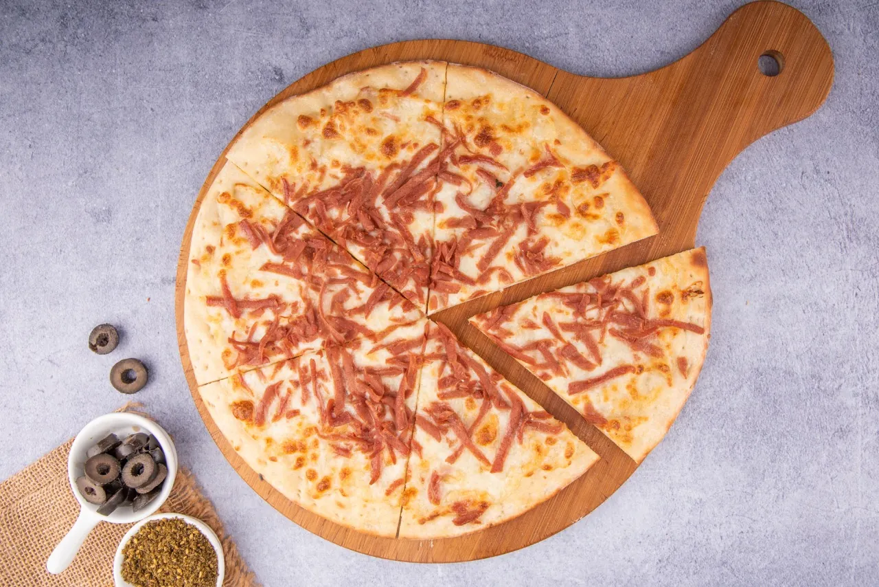 بيتزا مرتديلا كبير - 750,000 LBP